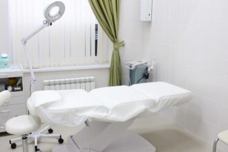 Основные функции и характеристики косметологических кушеток